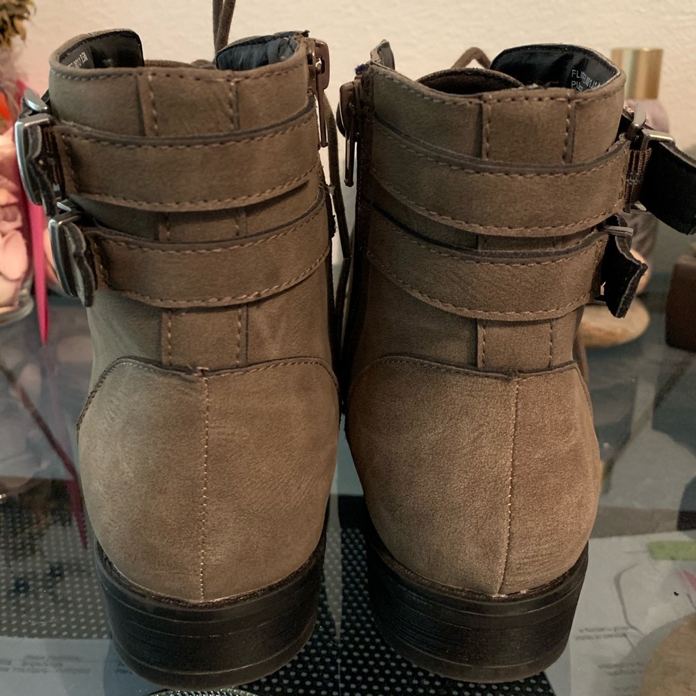 Chic Combat Style Booties - Picture 4 of 5